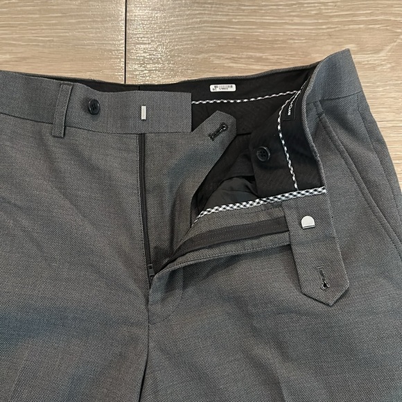 Grey Tailored Suit Brand: Beverly Hills Polo Club Suit Size: 38R Pant Size: 32WR - Picture 10 of 13